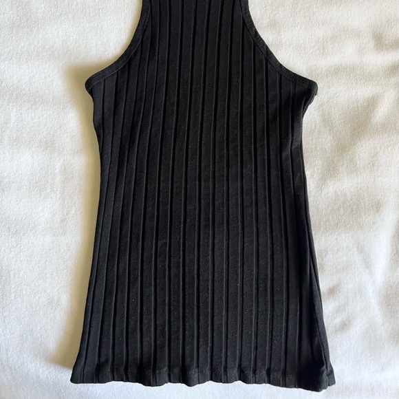 Black Ribbed Tank Top 🖤 - Picture 5 of 6
